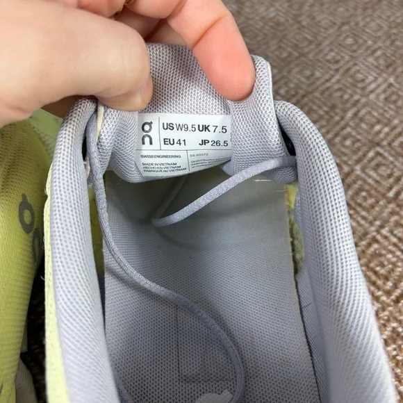 On Cloud 5 Womens 9.5 Shoes Yellow Running Walking Gym Swiss Sneaker Athletic - Picture 8 of 8